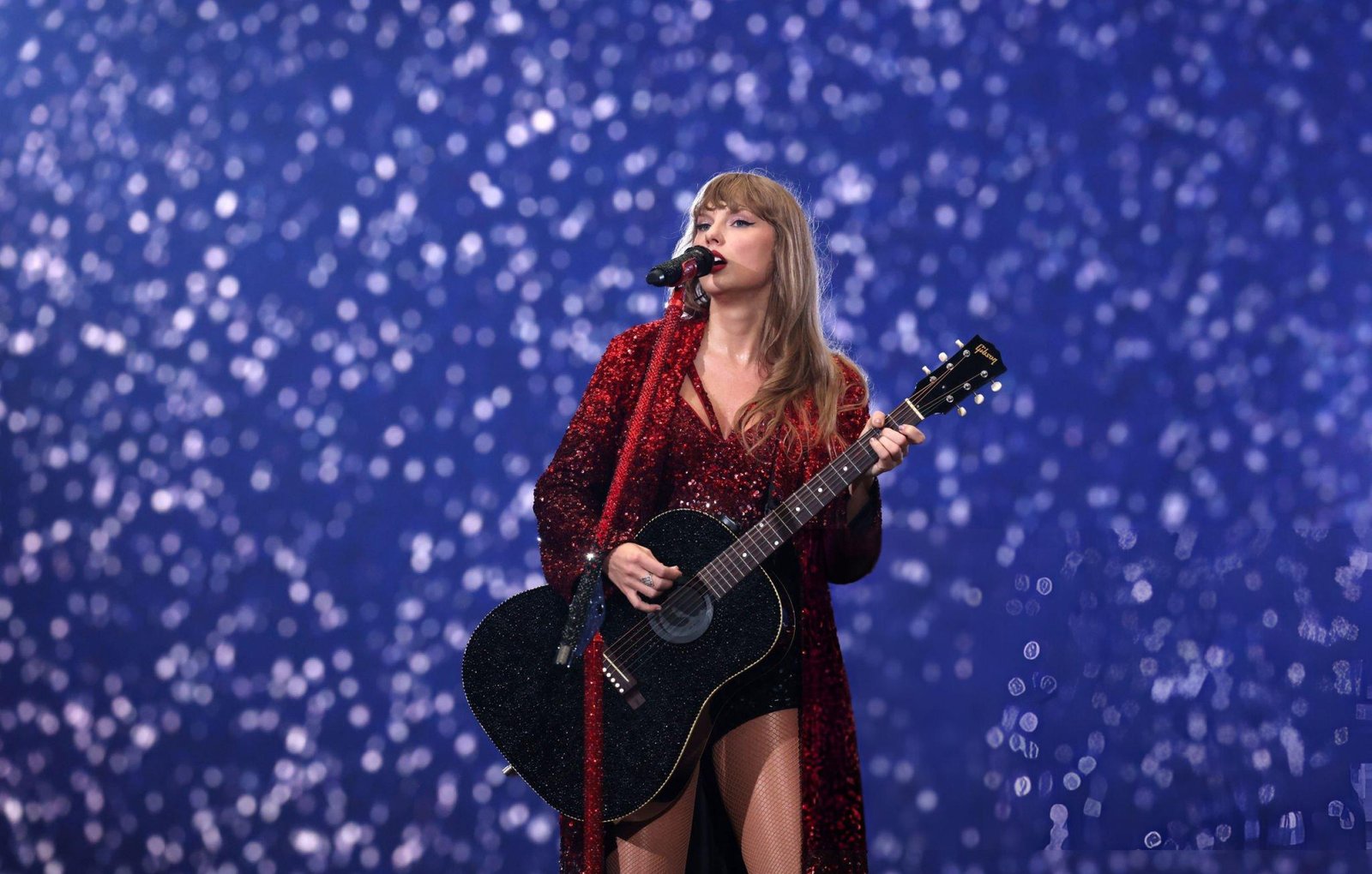 Taylor Swift publicó una versión acústica de “Fortnight” junto a Post Malone